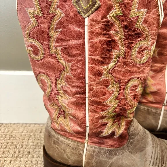 🐎 Ariat Square Toe Womens Cowboy Boots - size 6.5