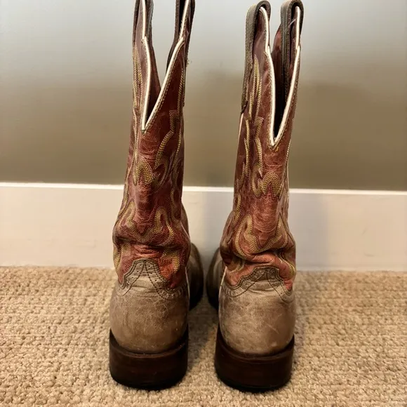 🐎 Ariat Square Toe Womens Cowboy Boots - size 6.5