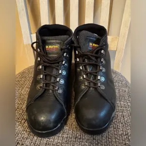 - Dr. MartensINDUSTRIALSTEEL TOE