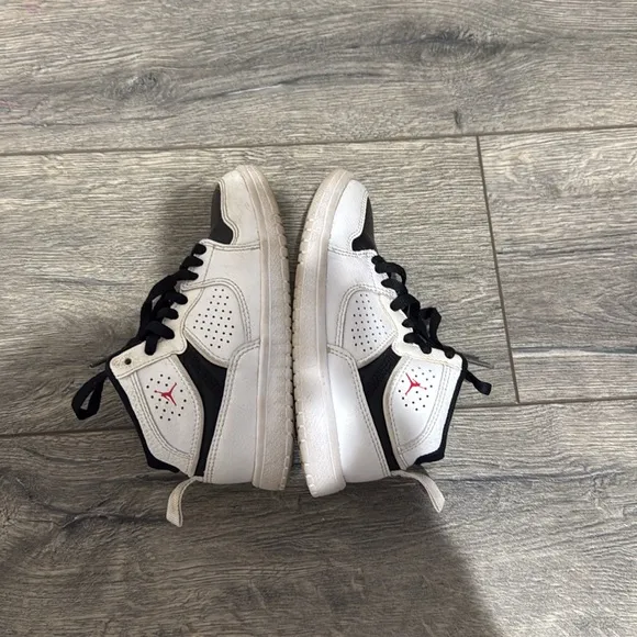 • Nike Air Jordan • Kids Access PS 'White Black' Sneakers Lace Up 12 C