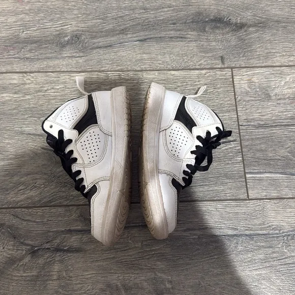 • Nike Air Jordan • Kids Access PS 'White Black' Sneakers Lace Up 12 C