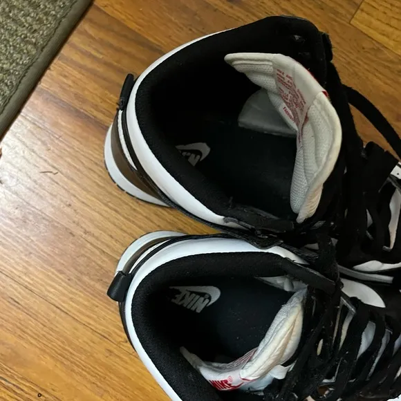 🆕 NIKE. Black and White High-Top Sneakers. 10