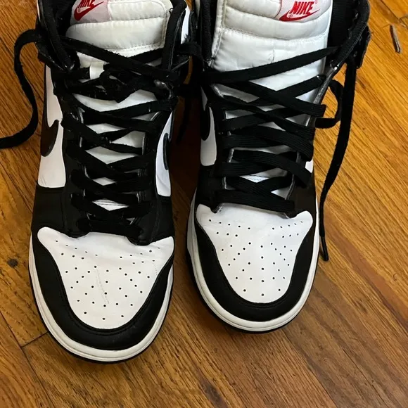 🆕 NIKE. Black and White High-Top Sneakers. 10