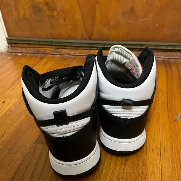🆕 NIKE. Black and White High-Top Sneakers. 10