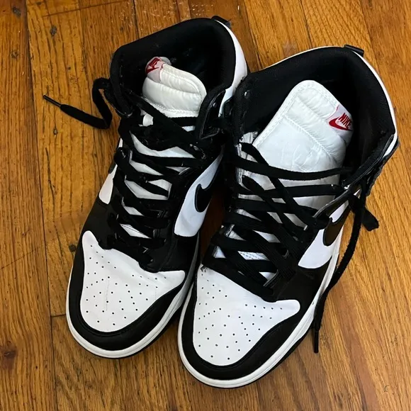 🆕 NIKE. Black and White High-Top Sneakers. 10