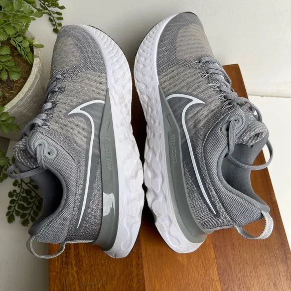 - NIKE React Infinity flyknit 2 Running Particle grey/ white/ black women 8