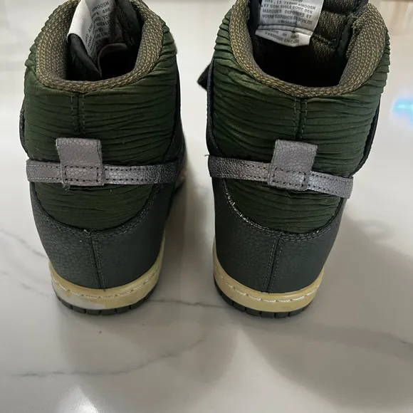 - Women’s Nike Dunk Sky high Green and Gray High-Top Sneakers in EUC- size…