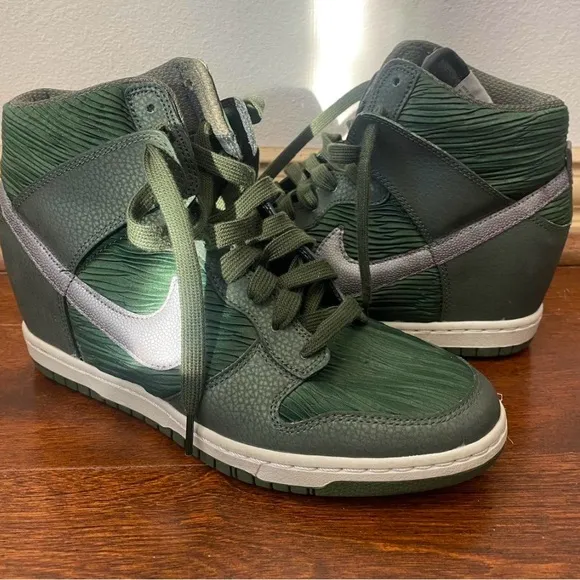 - Women’s Nike Dunk Sky high Green and Gray High-Top Sneakers in EUC- size…