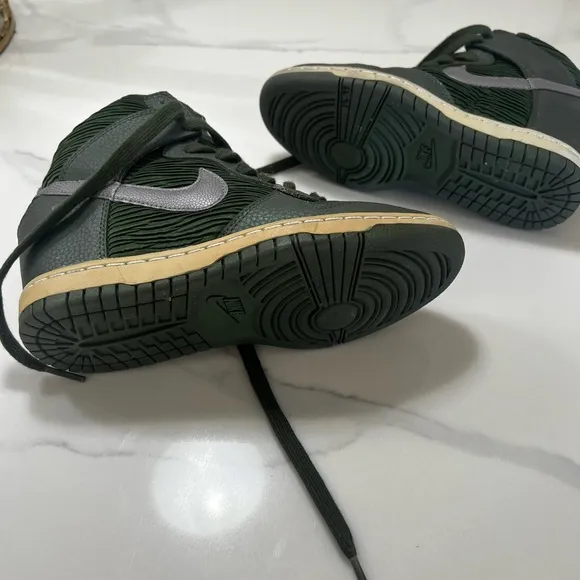 - Women’s Nike Dunk Sky high Green and Gray High-Top Sneakers in EUC- size…