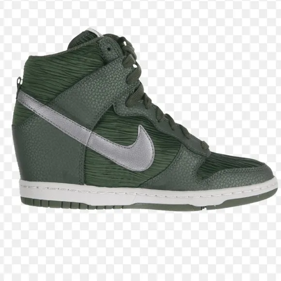 - Women’s Nike Dunk Sky high Green and Gray High-Top Sneakers in EUC- size…