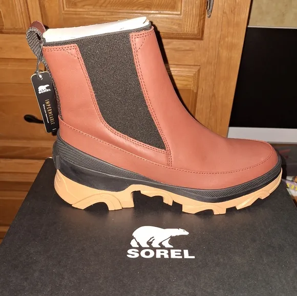 A pair of Sorel Brex Chelsea boots in a women's size 10, waterproof. NWB.
