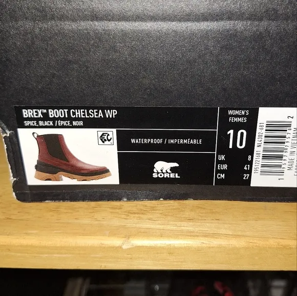 A pair of Sorel Brex Chelsea boots in a women's size 10, waterproof. NWB.