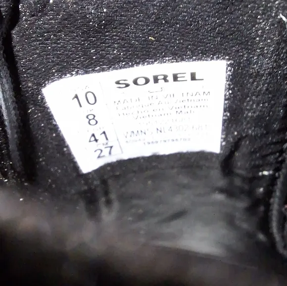 A pair of Sorel Brex Chelsea boots in a women's size 10, waterproof. NWB.