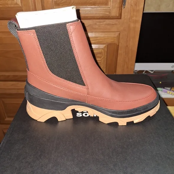 A pair of Sorel Brex Chelsea boots in a women's size 10, waterproof. NWB.