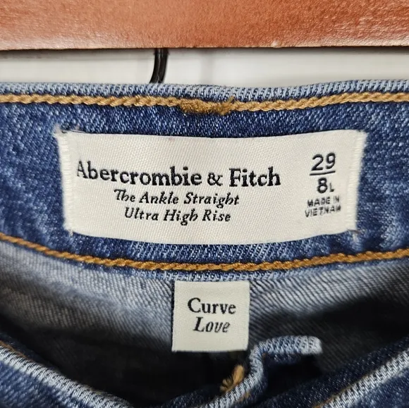 Abercrombie and Fitch Curve Love Ultra High Rise Ankle Straight Jean Size 29/8L