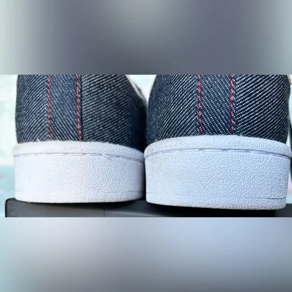 Adidas Campus Denim sneakers with Red/White Logo Insignia in blue color Size 10