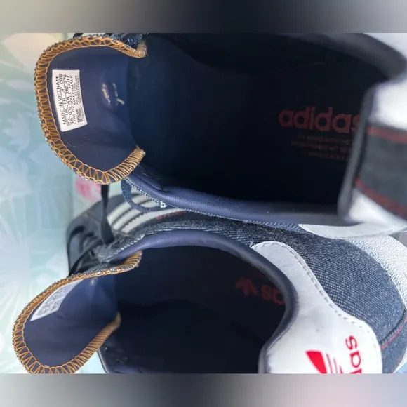 Adidas Campus Denim sneakers with Red/White Logo Insignia in blue color Size 10
