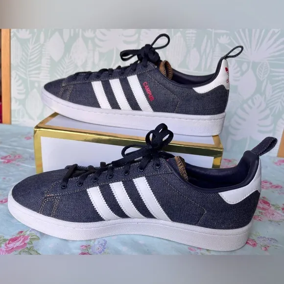 Adidas Campus Denim sneakers with Red/White Logo Insignia in blue color Size 10