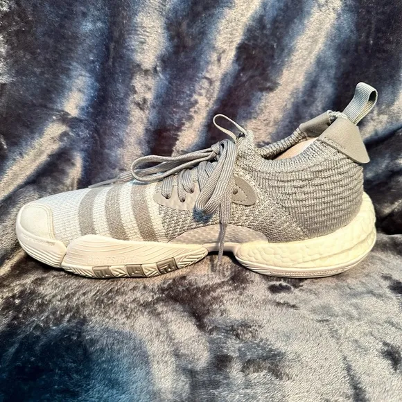Adidas Trae Young 2.0 Boost Men’s Sneakers. Size 7.