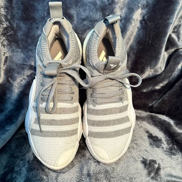 Adidas Trae Young 2.0 Boost Men’s Sneakers. Size 7.