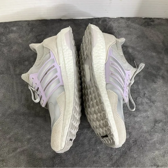 Adidas Ultraboost Women’s Size 7.5 Gray/Purple Metallic Tint DNA FW8390 Running