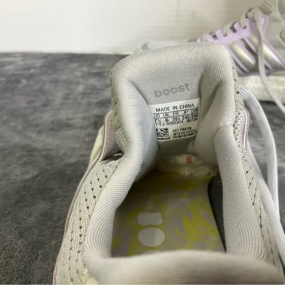 Adidas Ultraboost Women’s Size 7.5 Gray/Purple Metallic Tint DNA FW8390 Running