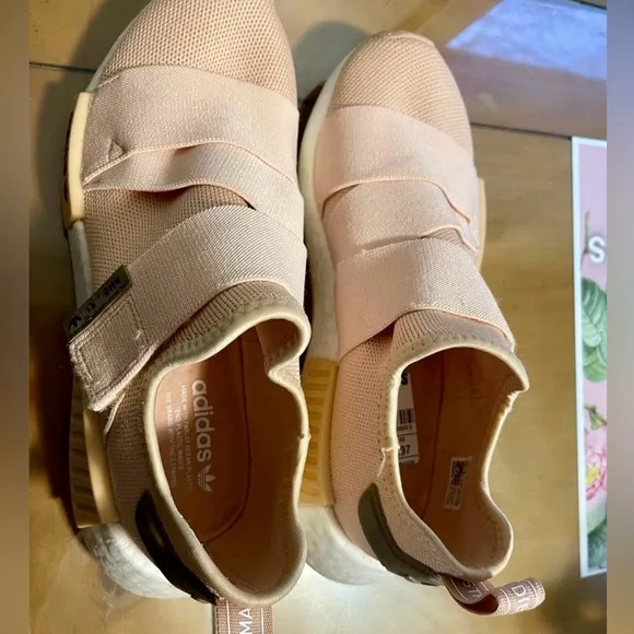 Adidas Women's NMD R1 Strap Halo Blush Cloud womens size 7.5 NEW with tag