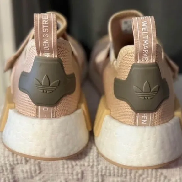 Adidas Women's NMD R1 Strap Halo Blush Cloud womens size 7.5 NEW with tag