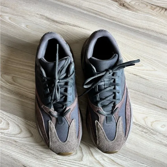adidas Yeezy Boost 700Mauve
