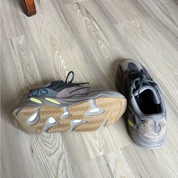 adidas Yeezy Boost 700Mauve