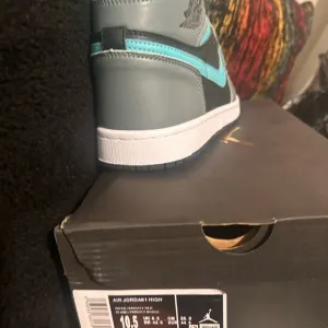 Air Jordan 1 High Sneakers - Gray and Blue