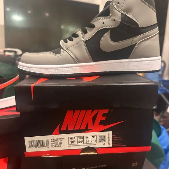 Air Jordan 1 High Sneakers - Gray and Blue