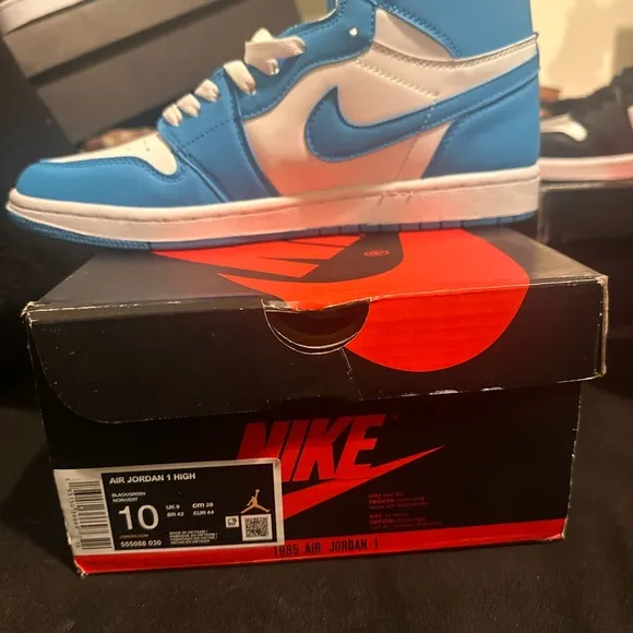 Air Jordan 1 High Sneakers - Gray and Blue