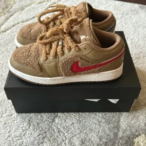 Air Jordan 1 Low Utility GS 'Teddy Bear'