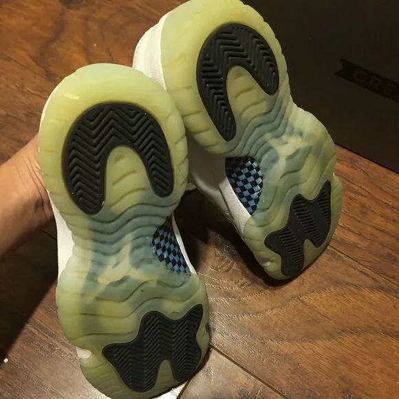 AIR JORDAN 11 retro low legend blue size 5 women = 3.5Y kids