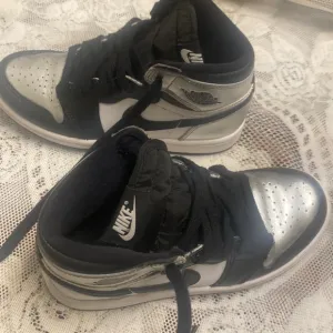 Air Jordan 1Retro high OG TD silver toe unisex sneakers.