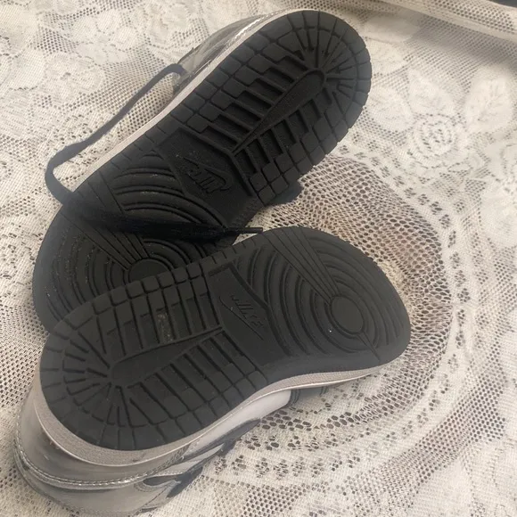 Air Jordan 1Retro high OG TD silver toe unisex sneakers.