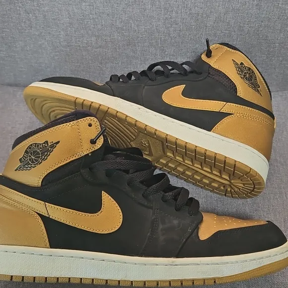 Air Jordan MELO Black and Gold High-Top Sneakers. MEN SIZE 10. RETRO