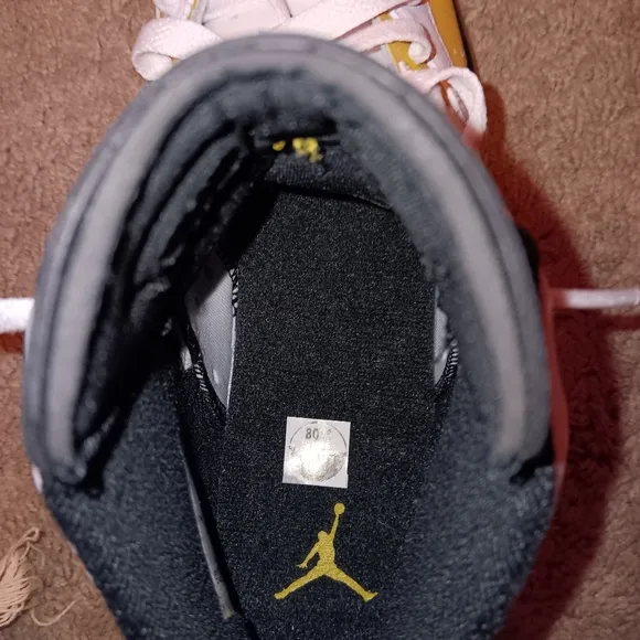 Air Jordan Retro 6 Yellow and White Sneakers