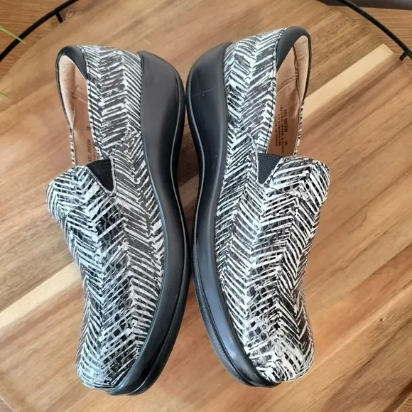 Alegria Keli Black &amp; white Professional Nursing Nurse Work Shoes Flats Size 36