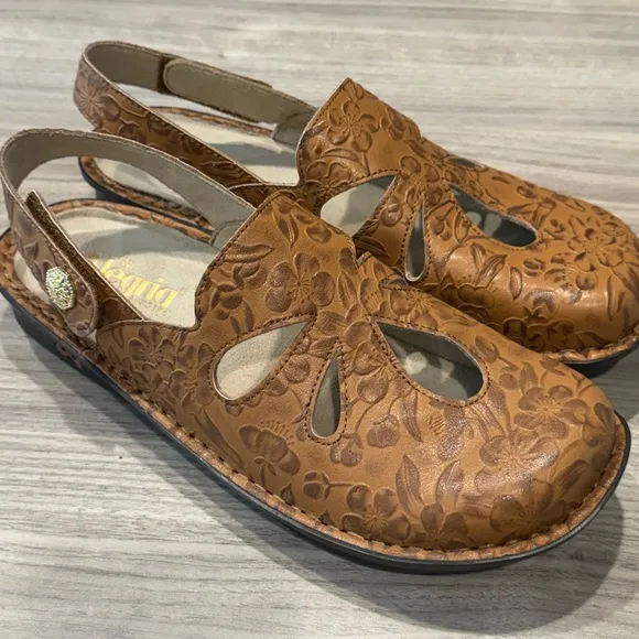 Alegria Leather Adjustable Backstrap Clogs - Linda Loretta Fawn Sz 9.5