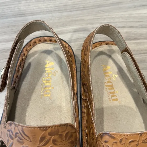 Alegria Leather Adjustable Backstrap Clogs - Linda Loretta Fawn Sz 9.5