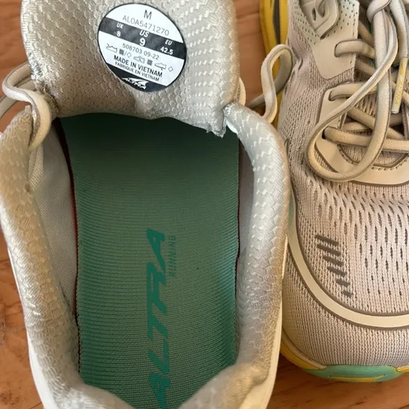 Altra NIB Paradigm 6 Gray Yellow Sneaker size 9 Ego Max Guide Rail Daily Run