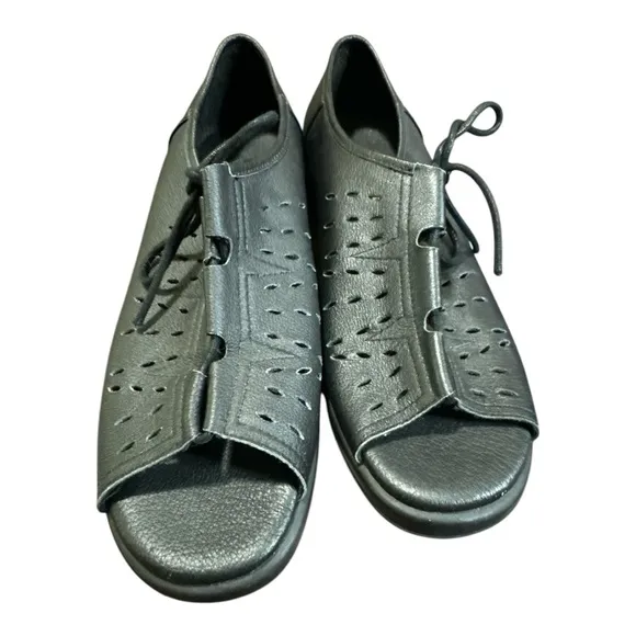 Annie’s comfort Sandel