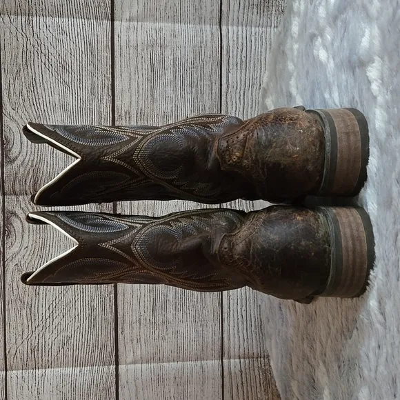 Ariat Brown Square Toe Boots, Men's Size 7D, Decent Condition