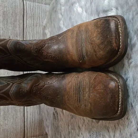 Ariat Brown Square Toe Boots, Men's Size 7D, Decent Condition