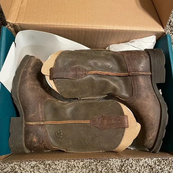 Ariat Kids size 8 Rambler boots
