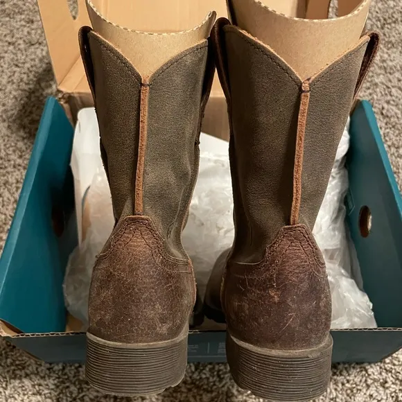 Ariat Kids size 8 Rambler boots