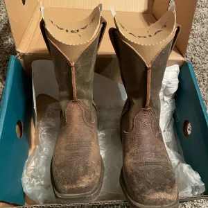 Ariat Kids size 8 Rambler boots