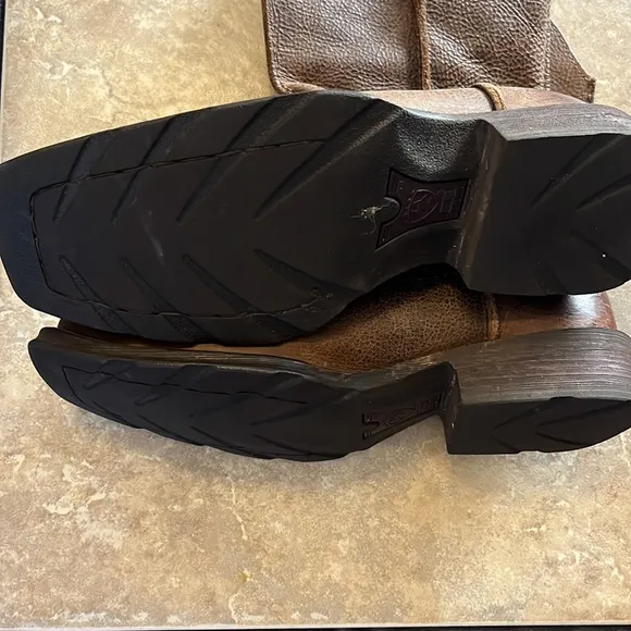 Ariat workhog - carbon toe boots